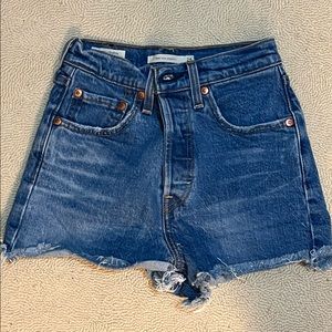 Levi Ribcage Shorts